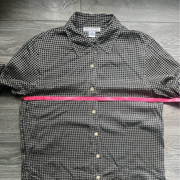 Real Clothes Black Cream 100% Silk Long Sleeve Diamond Print Button Up Size S - Picture 5 of 6